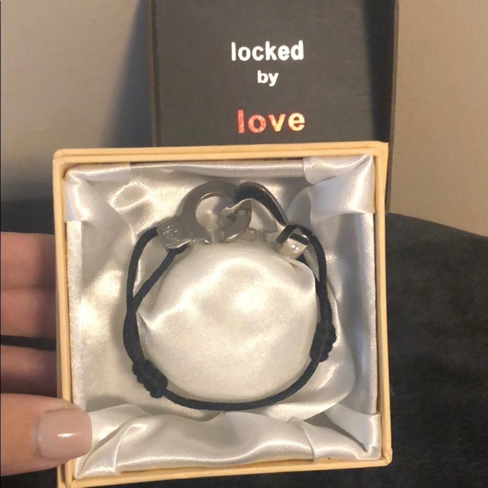 Cuffs of Luv bracelet - Picture 2 of 4
